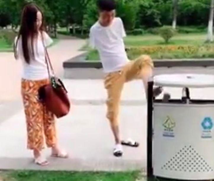 زوج معلولی که بدون محدودیت زندگی می‌کنند 