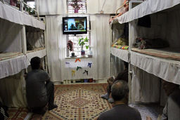 فیلمی شگفت انگیز از زندانی با امکانات VIP در ایران 