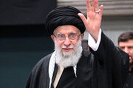 چشمان اشکبار آیت‌الله خامنه‌ای در زمان ذکر یاد شهید حاج قاسم سلیمانی در مراسم سوگواری حضرت زهرا (س)