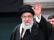چشمان اشکبار آیت‌الله خامنه‌ای در زمان ذکر یاد شهید حاج قاسم سلیمانی در مراسم سوگواری حضرت زهرا (س)
