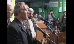 لحظه فوت پدر شهیدان «فناخسرو» حین سخنرانی