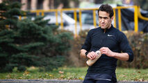 علی کریمی در کل‌کل پینگ‌پنگی با جواد کاظمیان