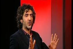 اگر انقلاب نبود پدر مسیح علینژاد در روستا درب را رویش قفل کرده بود!