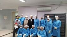 لحظاتی از خدمت‌رسانی طلبه جوان به بیماران کرونایی 