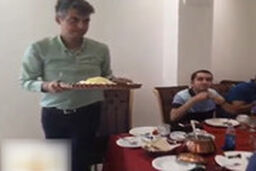پذیرایی عادل فردوسی‌پور از همکارانش در رستوران