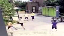 واکنش غیرمعقول پدر چینی به عمل غیرعامدانه کودک!