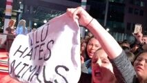 لباس جنجالی هنرپیشه هالیوودی که با اعتراضات زیادی روبه رو شد