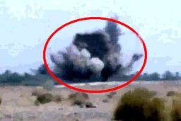 لحظه برخود خودروی پلیس ایرانشهر با تله انفجاری تروریست‌ها 