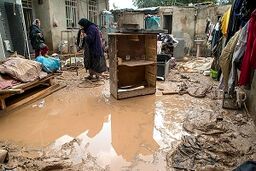 ویدئویی تکان دهنده از ‏بازگشت خانواده سیل زده خوزستانی به خانه خود