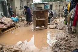 ویدئویی تکان دهنده از ‏بازگشت خانواده سیل زده خوزستانی به خانه خود