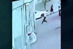 لحظه حیرت‌انگیز نجات کودک پس از سقوط از طبقه پنجم