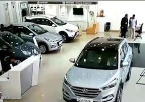 عاقبت آزمایش خودرو در نمایشگاه توسط دختر جوان