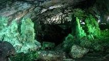 قایق سواری در غار زیبای چین