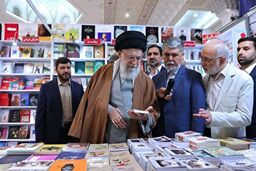 بازدید رهبر انقلاب از نمایشگاه کتاب