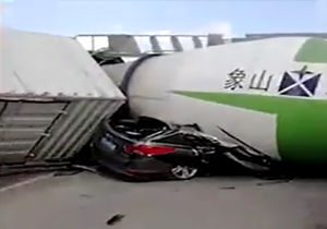 چپ کردن کامیون بر روی یک خودرو برای فرار از تصادف شاخ به شاخ