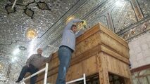 مراحل دیدنی از نصب نیم‌ضریح‌های خیمه‌گاه حسینی(ع) در کربلا