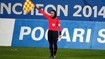 اشک‌های داور بین المللی فوتبال بانوان پس از برکناری از قضاوت