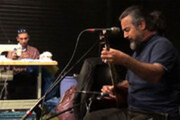  نوازندگی و خوانندگی پرواز همای در کارگاه تولید ماسک تالار حافظ