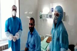 بیمار قمی: برای زحمت شبانه روزی کادر درمانی اشک ریختم/فیلم