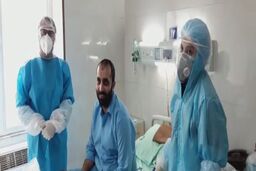 بیمار قمی: برای زحمت شبانه روزی کادر درمانی اشک ریختم/فیلم