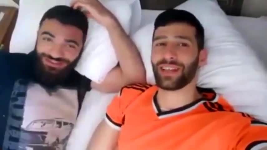 شعرخوانی دو رفیق شهید حزب الله در وصف امام رضا(ع) به زبان فارسی