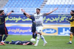 ویدیو/ گل اول گل گهر به سپاهان (کی‌روش استنلی سوارز)