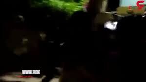 رفتار خشونت آمیز مردی با دخترش در کالسکه!