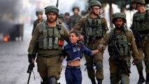 تلاش مرد فلسطینی برای آزاد کردن کودک ۱۰ ساله از دست صهیونیست‌ها