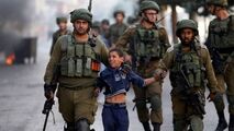 تلاش مرد فلسطینی برای آزاد کردن کودک ۱۰ ساله از دست صهیونیست‌ها