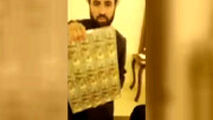 روحانی قلابی لبنانی که بین مردم دلار پخش می‌کرد