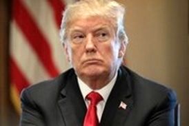  ترامپ لکنت زبان رقیبش را به سخره گرفت!