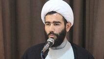 امدادرسانی امام جمعه کوهسرخ به خودروهای گرفتار در برف 