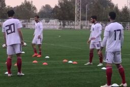 کری‌خوانی بچه‌های تیم ملی فوتبال در بازی سپک‌تاکرا