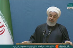 روحانی: چرا دانش‌آموزان ما نمی‌توانند ۲ دقیقه به یک زبان خارجی صحبت کنند؟