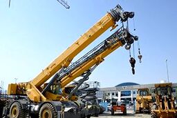 حادثه وحشتناک حین تاب بازی با جرثقیل!