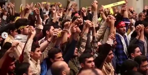 همخوانی حماسی دانش‌آموزان با حسین طاهری در دیدار با رهبر انقلاب