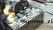 لحظه انفجار موبایل در یک طلافروشی در قم