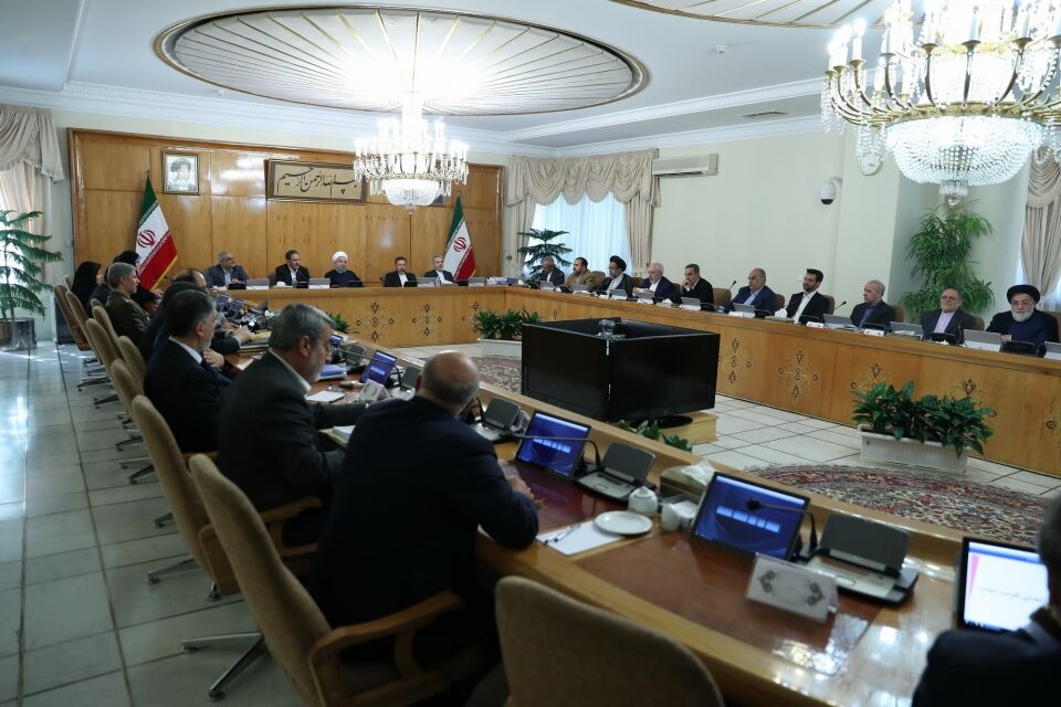 درج تاریخ میلادی به جای شمسی در مانیتور جلسه هیئت دولت!