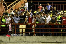 درگیری هواداران سپیدرود و خداداد عزیزی 