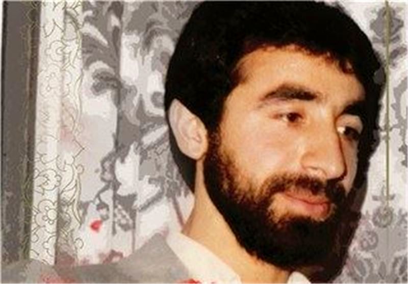 لحظه پیدا شدن پیکر شهید «درستی» با پیراهن مشکی بعد از ۲۷ سال!
