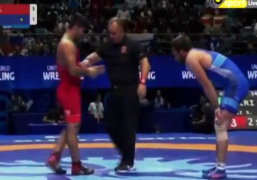 گاز گرفتن، حرکت غیر اخلاقی کشتی‌گیر روسی روی ورزشکار ایرانی 