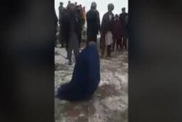 شلاق زدن دو زن به خاطر حرف زدن با مرد غریبه