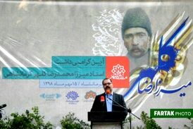 نسبت به بزرگان بی تفاوت بوده ایم و این قابل توجیه نیست