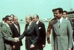 رفتار توهین‌آمیز صدام با نخست‌وزیر شاه