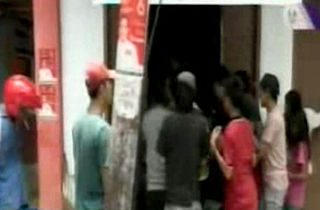 غارت فروشگاه‌ها توسط زلزله زدگان اندونزی!