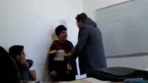برخورد عجیب یک معلم با دانش‌آموز سر کلاس