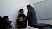 برخورد عجیب یک معلم با دانش‌آموز سر کلاس