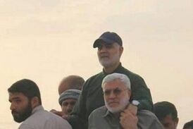 والیبال بازی کردن حاج قاسم و ابومهدی