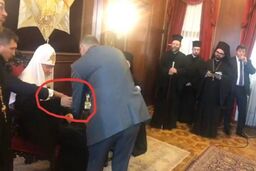 نوشیدنی مشکوکی که بین روحانیون مسیحی تعارف شد!