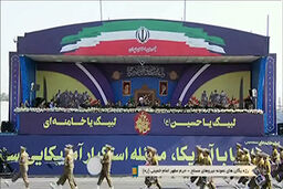رژه یگان‌های نمونه نیروهای مسلح در حرم امام خمینی (ره) 
